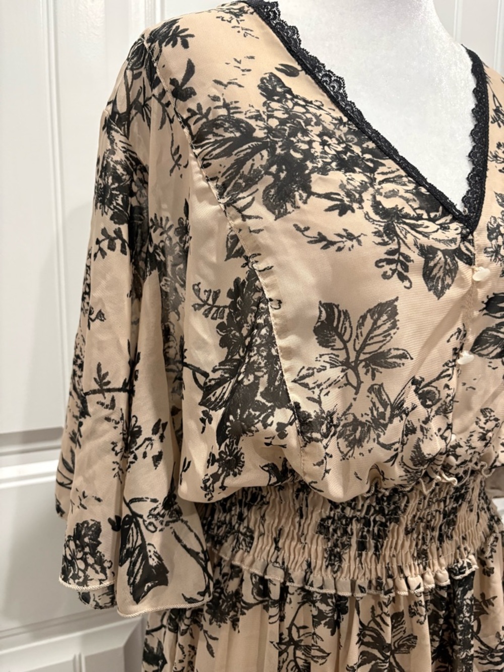 Kate and Lily Beige and Black Floral Maxi Dress with Smocked Waist Size 16W - Picture 10 of 14